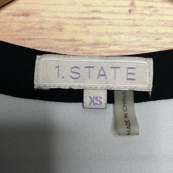 🌷5 for $25 1. State Sleeveless Split Neck Top - Picture 3 of 5